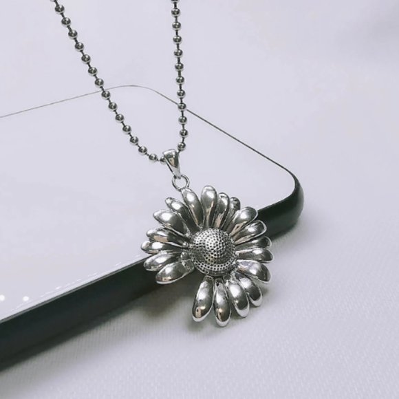 NEW Silver Vintage Flower Thai Silver Necklace - Picture 4 of 6